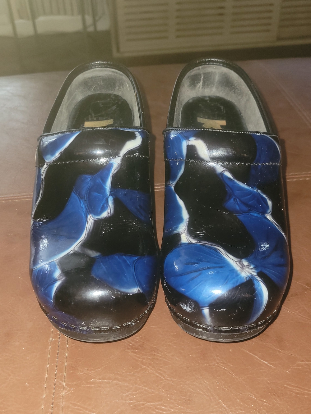 Dansko Blue & Black Marbled Patent Leather Clog Nursing Shoes Sz 38 Size 7.5 - Picture 2 of 11